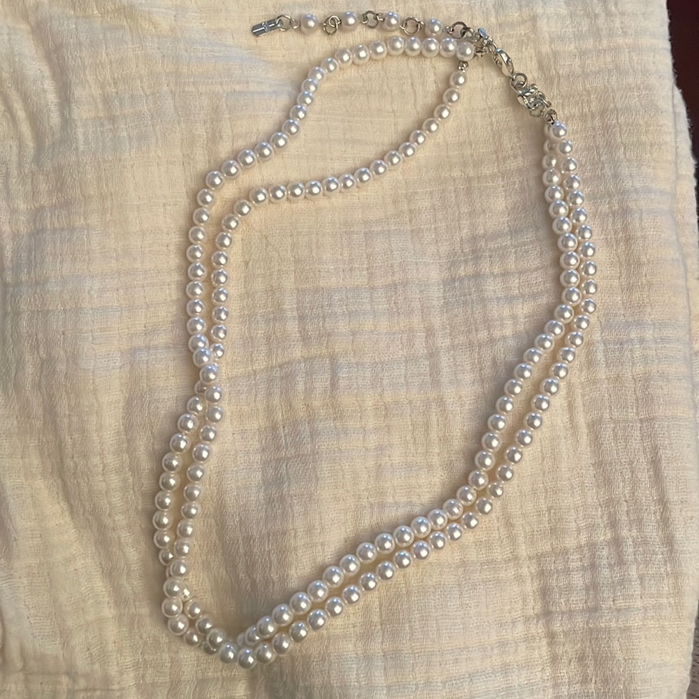 Double strand Pearl necklace 16in with 2in extender